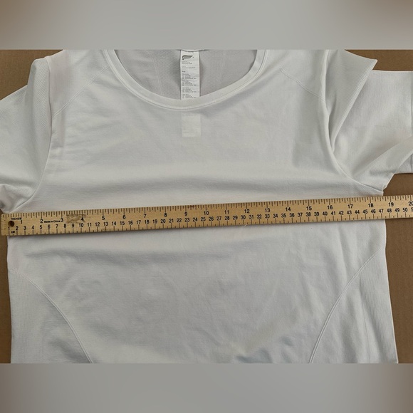 Fabletics Size L Feather Tech+ Short-Sleeve Top - Picture 6 of 9